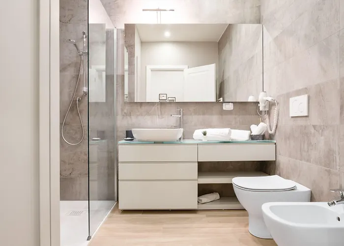 Guesthost - Piazza Maggiore White Apartment *