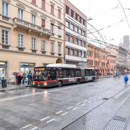 Guesthost - Piazza Maggiore White Apartman