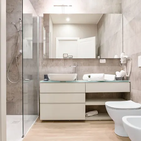 Guesthost - Piazza Maggiore White Apartman *