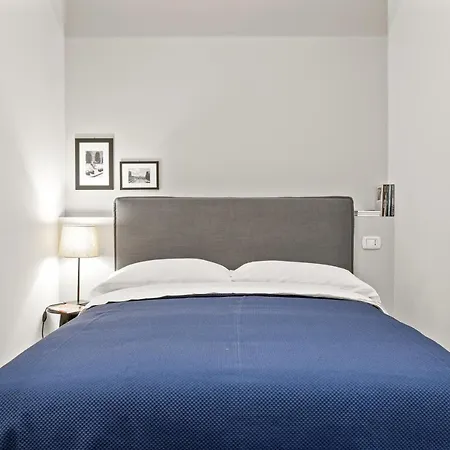 Guesthost - Piazza Maggiore White Apartman