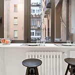 Guesthost - Piazza Maggiore White Apartman
