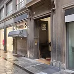 Guesthost - Piazza Maggiore White Apartman *